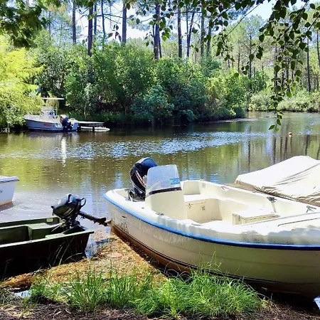 Tres Belle Maison En Bois,dans La Marina, 10pers, Au Bord De Leau Holiday home